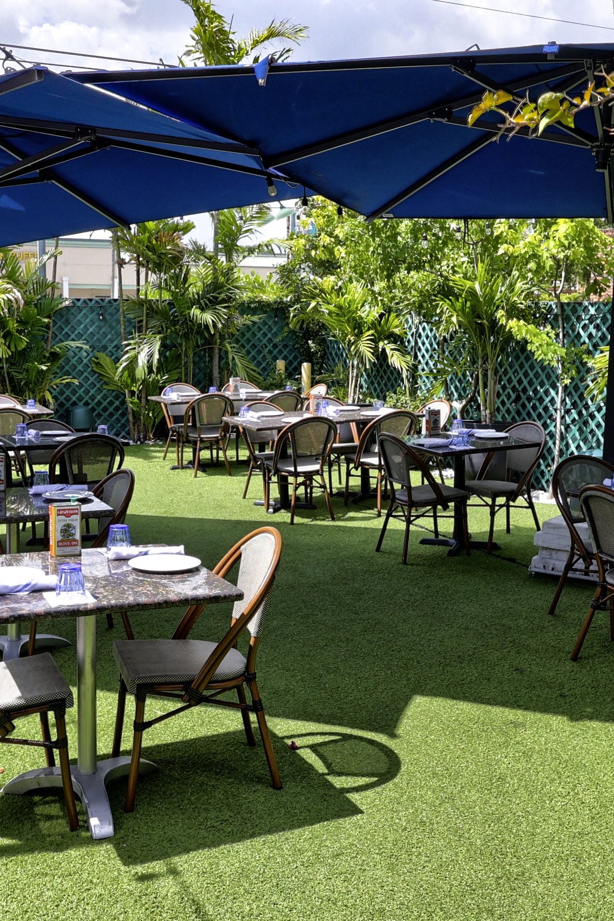 Garden patio with umbrellas at Lucia Pizzeria