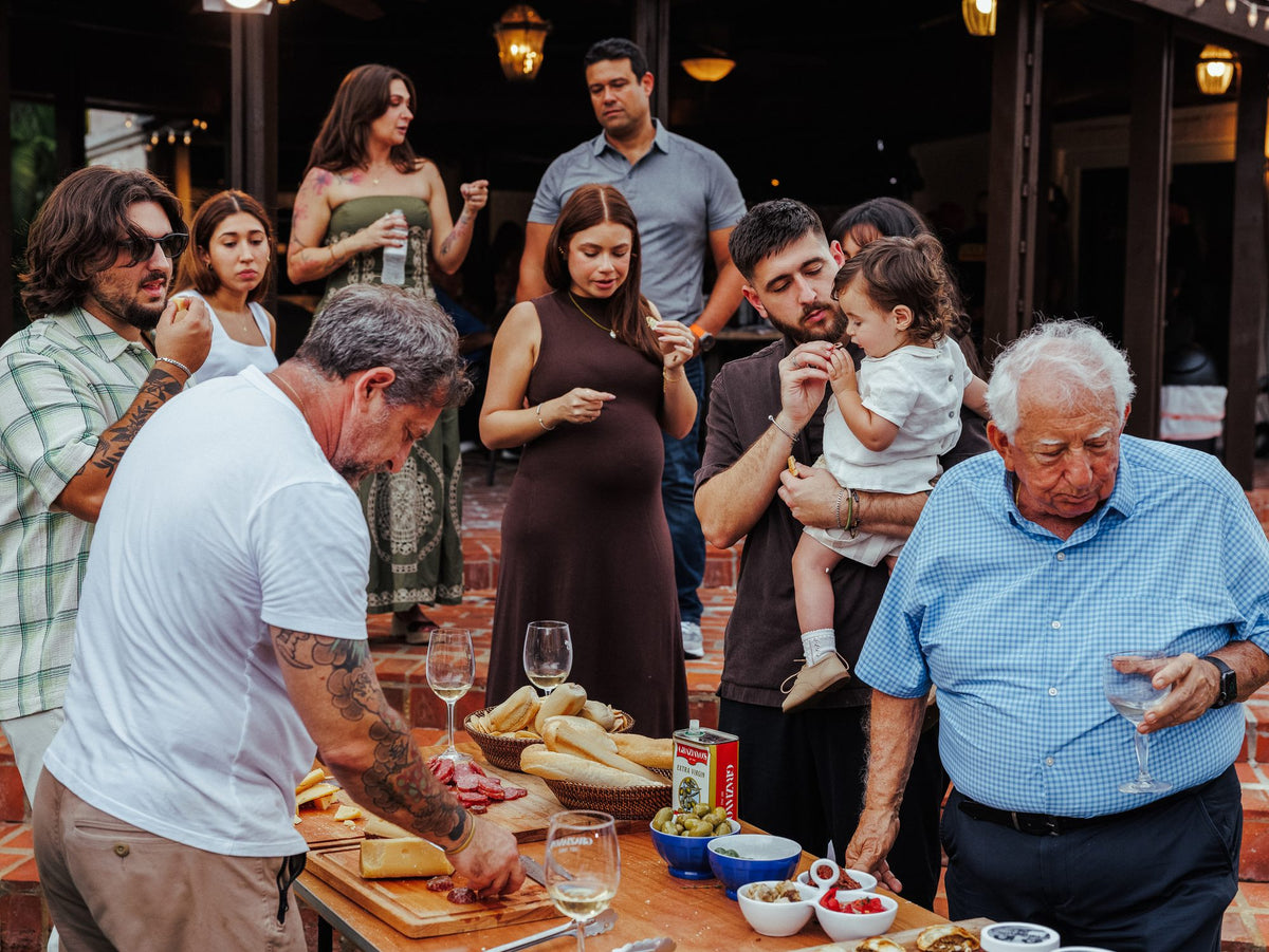 Family gathered around the table at an asado at home